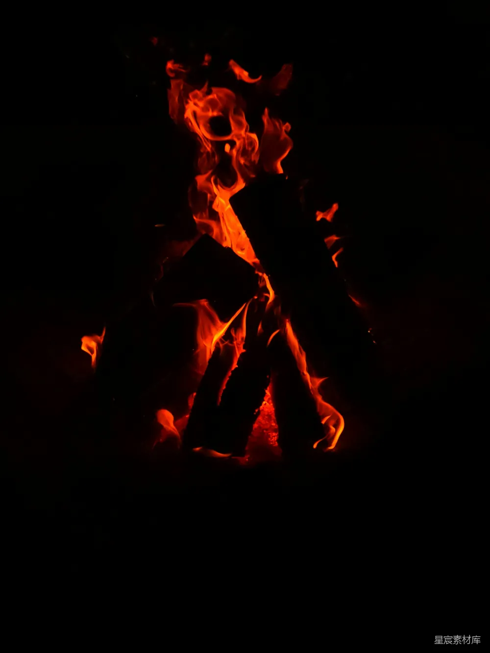 高清摄影 篝火 黑暗 温暖 户外 夜景 夜幕下的篝火