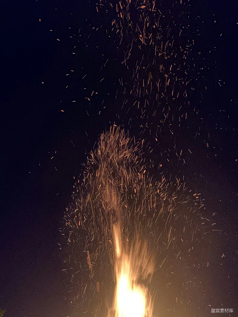 高清摄影 烟火 夜景 庆祝 节日 绚丽 夜空中的烟火