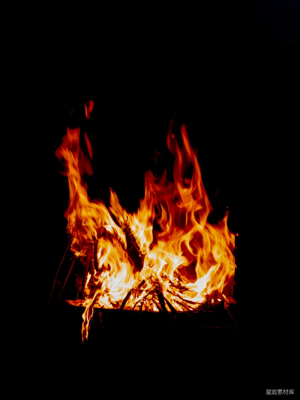 高清摄影 篝火 火焰 夜晚 温暖 户外 熊熊燃烧的篝火