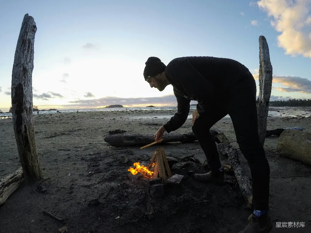 高清摄影 自然 户外 篝火 海滩 宁静 海滩上的篝火