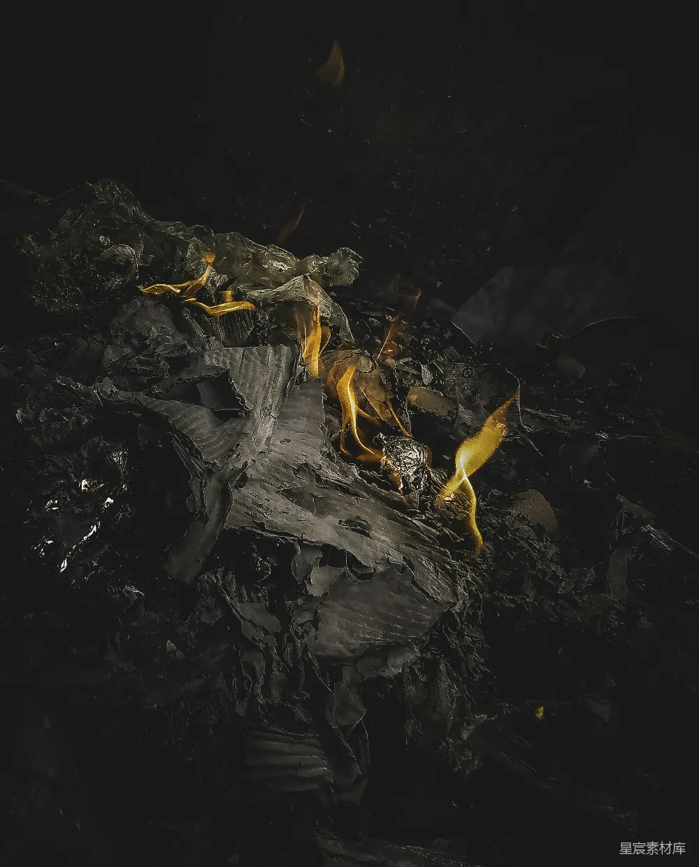 高清摄影 燃烧 纸张 黑暗 艺术 氛围 燃烧的纸张
