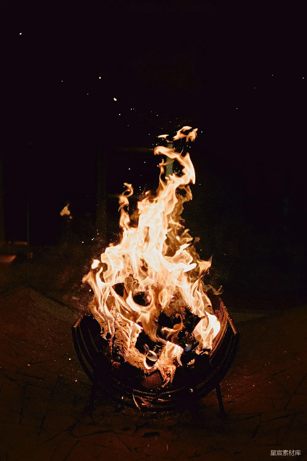 高清摄影 篝火 夜晚 温暖 户外 火光 夜色中的篝火