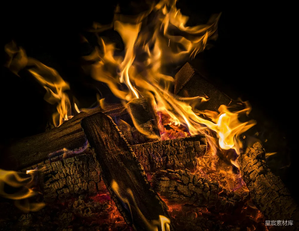 高清摄影 火焰 自然 温暖 户外 休闲 熊熊燃烧的火堆