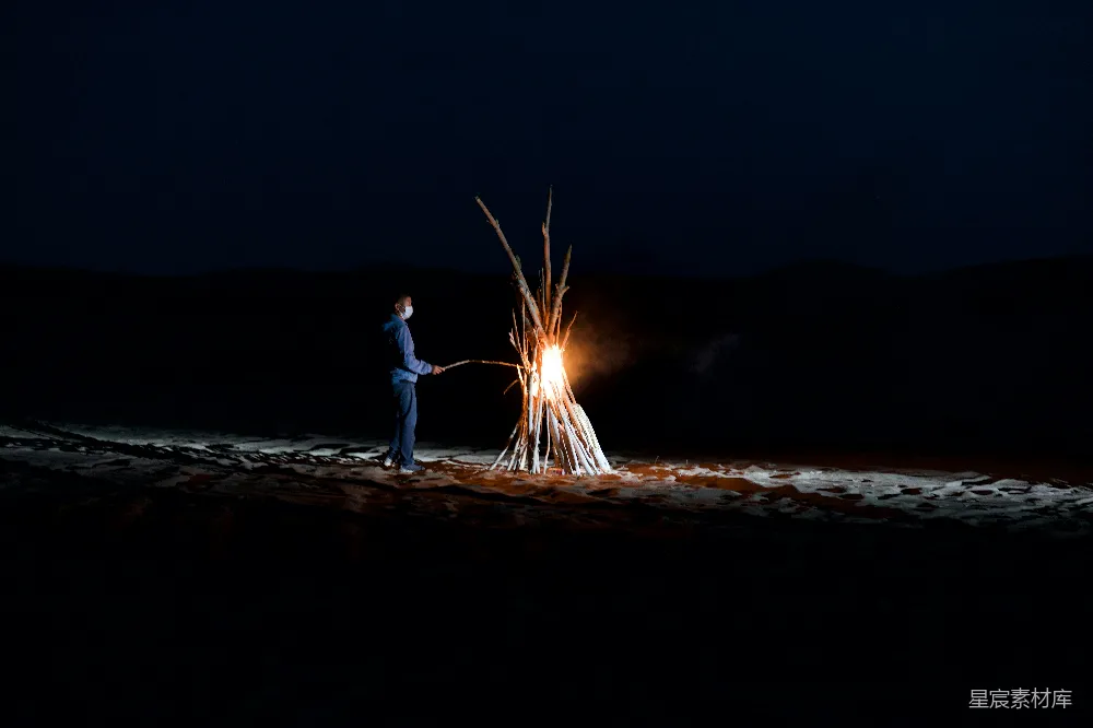 高清摄影 篝火 沙漠 夜晚 户外 旅行 夜幕下的篝火