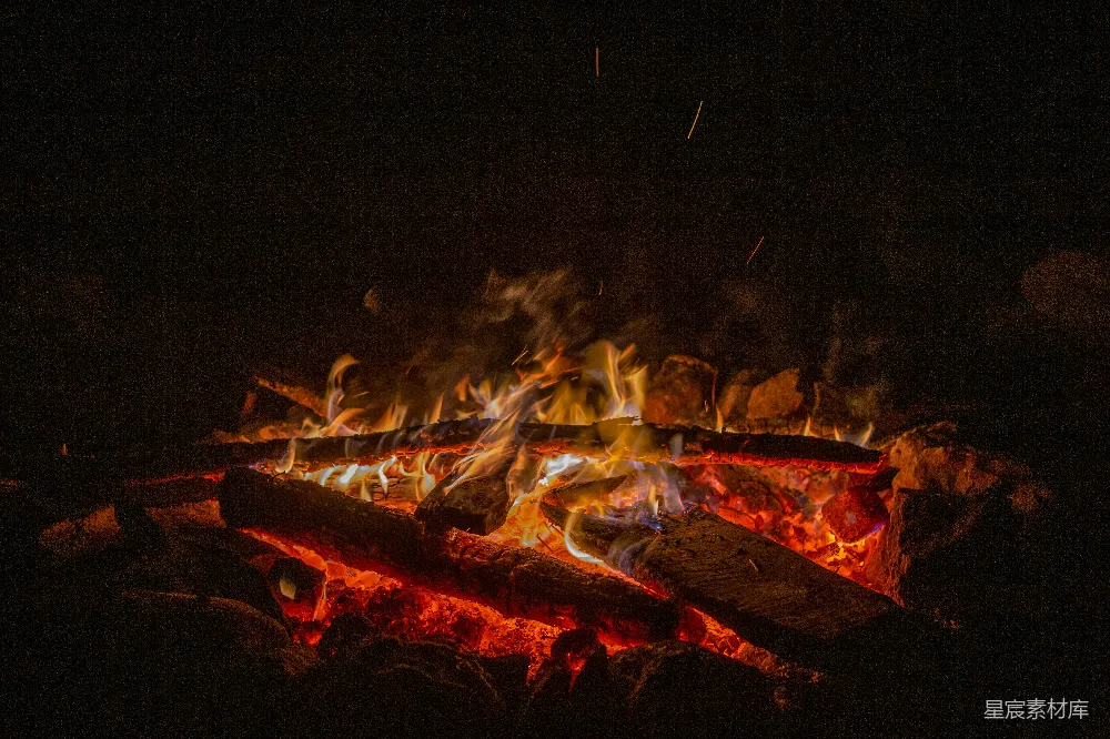 高清摄影 篝火 夜晚 温暖 户外 自然 夜幕下的篝火
