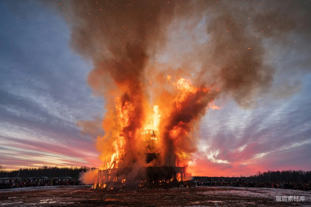 高清摄影 篝火 节日 冬夜 户外活动 社交 冬日黄昏的篝火盛宴