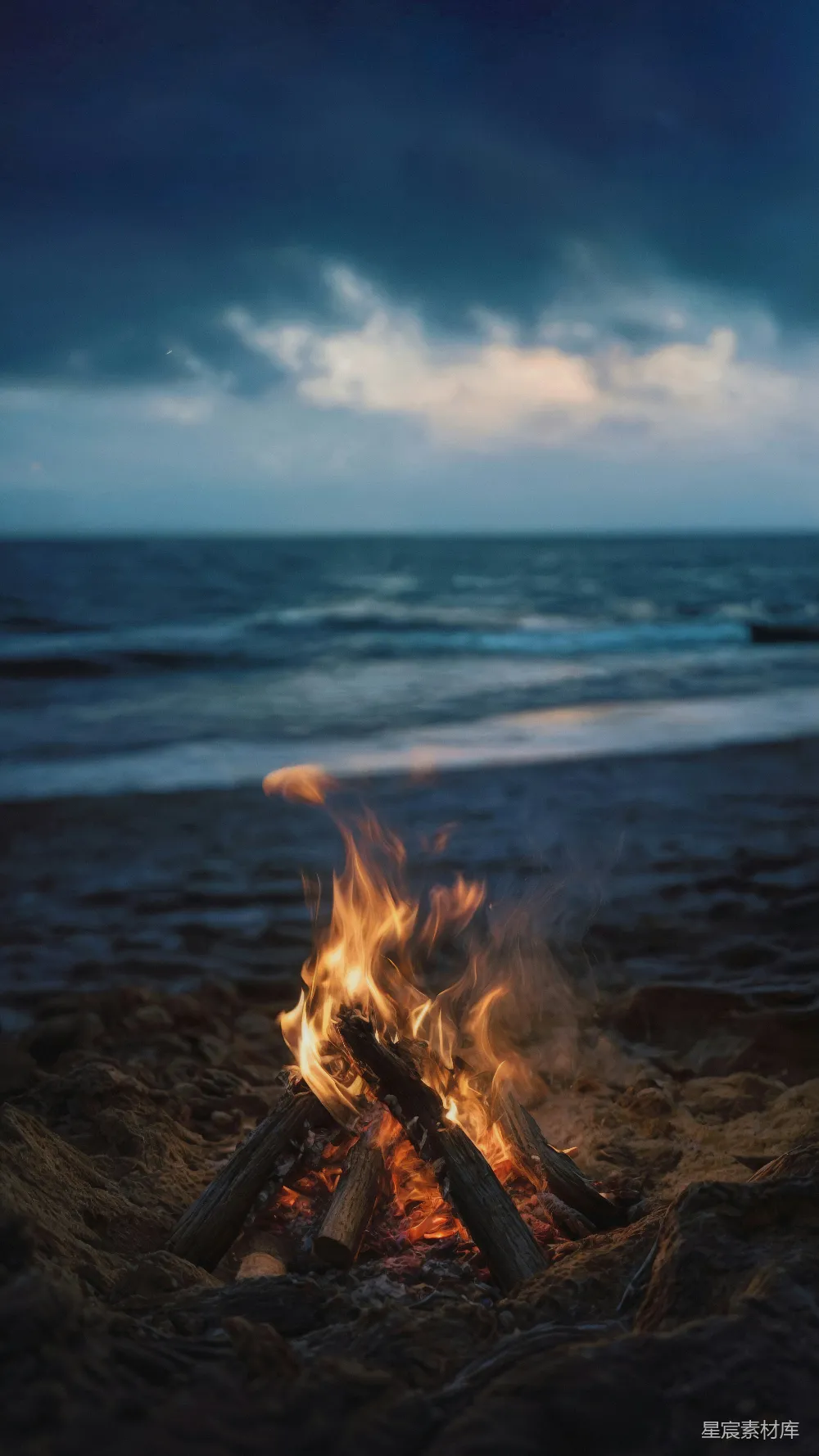 高清摄影 海滩 篝火 宁静 自然 户外 海滩上的篝火