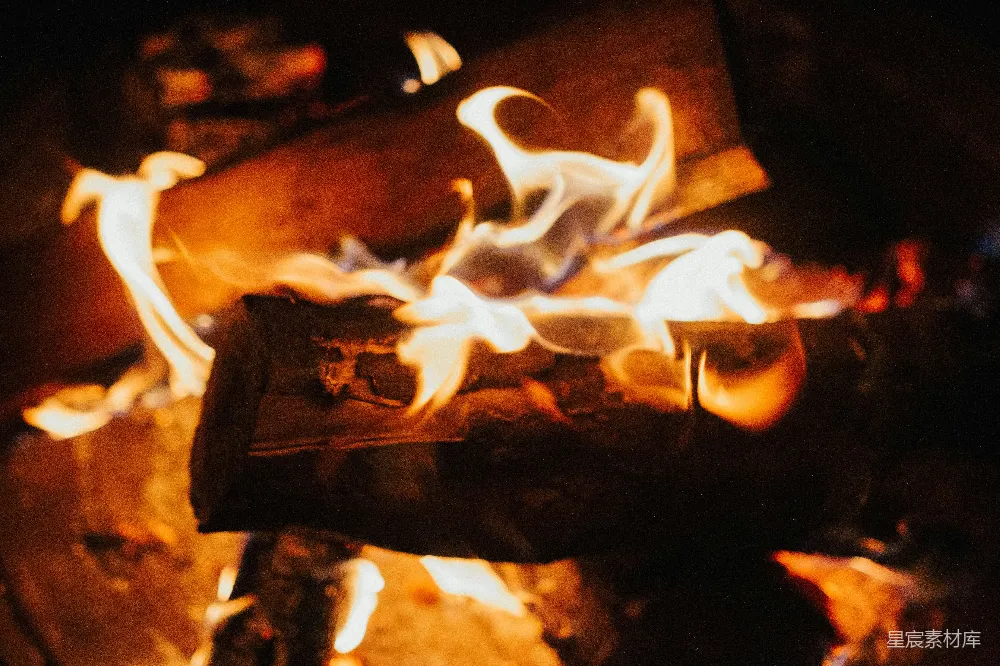 高清摄影 火焰 夜景 温暖 自然 艺术 火焰的舞动