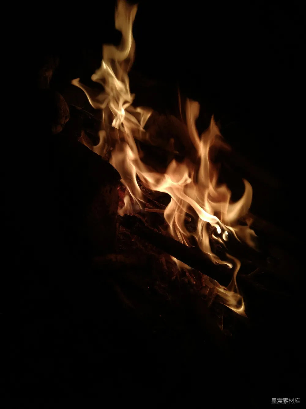 高清摄影 篝火 温暖 夜景 自然 户外 篝火的温暖