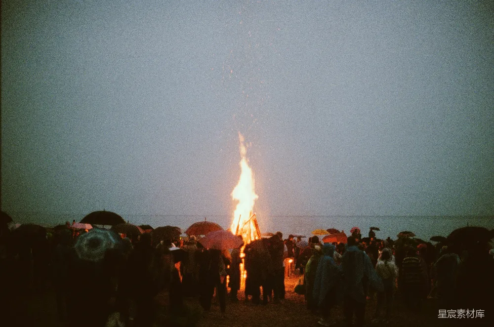 高清摄影 篝火 夜晚 人群 节日 户外 篝火晚会
