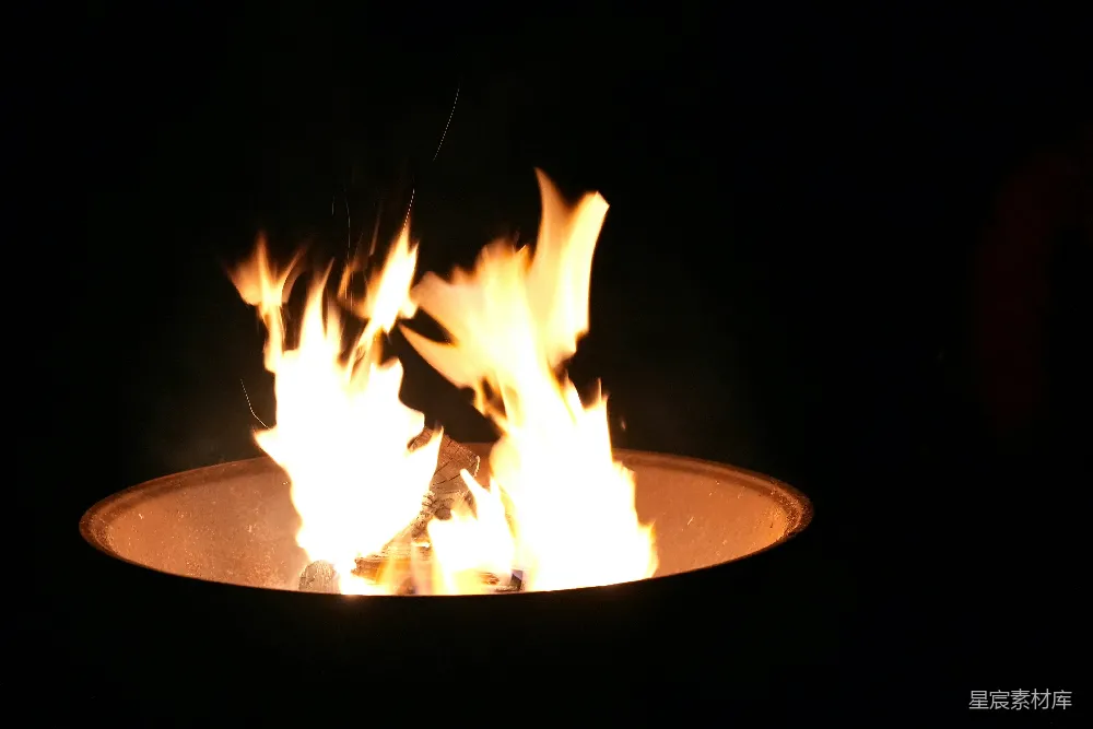 高清摄影 篝火 夜景 温暖 户外活动 自然 夜幕下的篝火