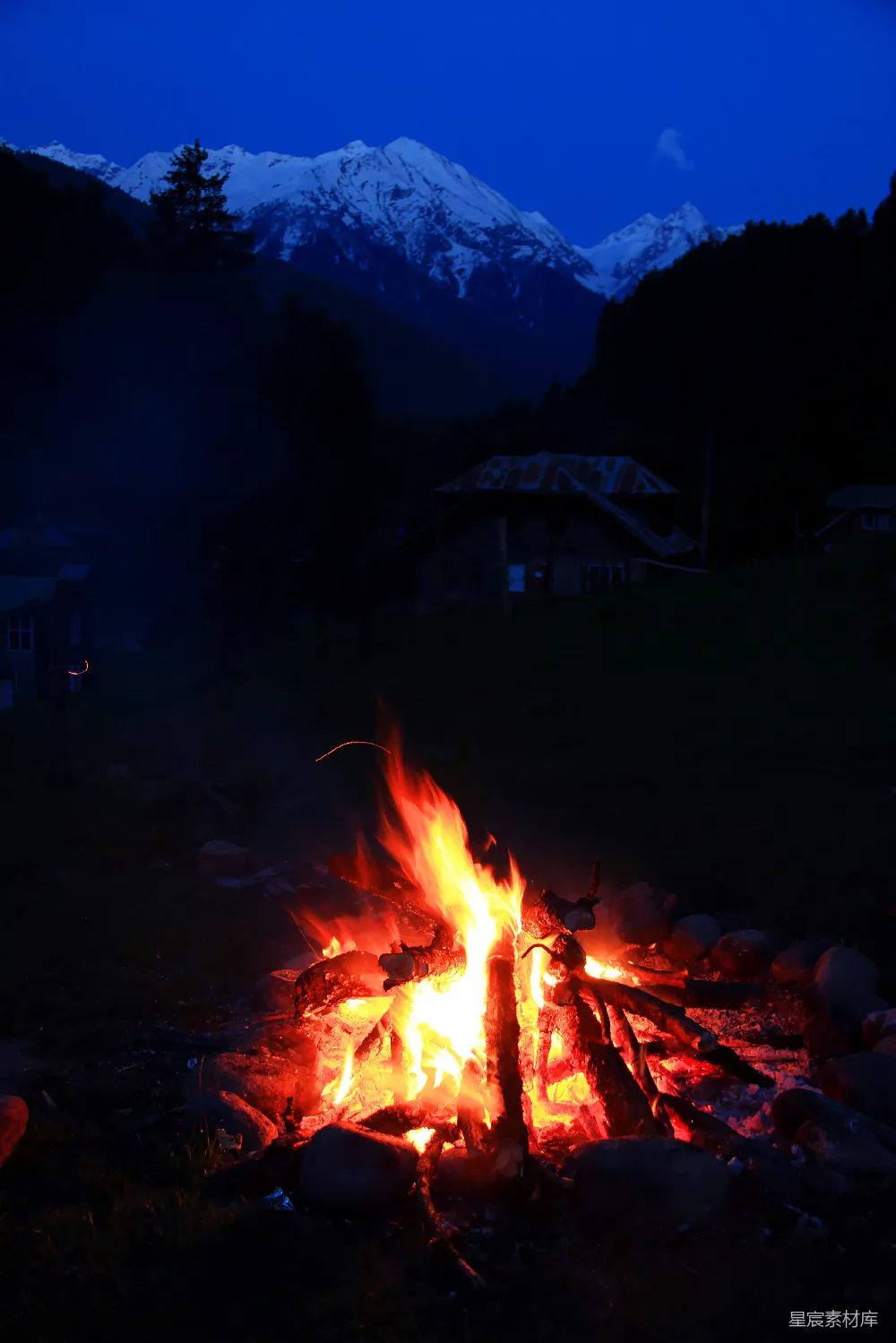 高清摄影 篝火 自然 山景 夜晚 户外 山间篝火