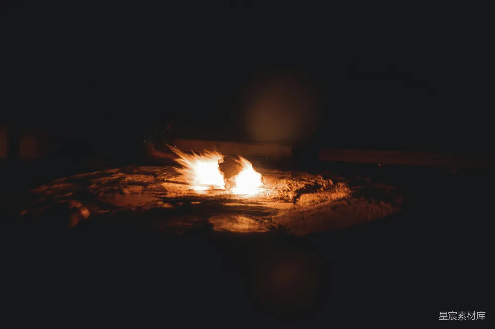 高清摄影 篝火 夜晚 温暖 户外 自然 篝火夜景