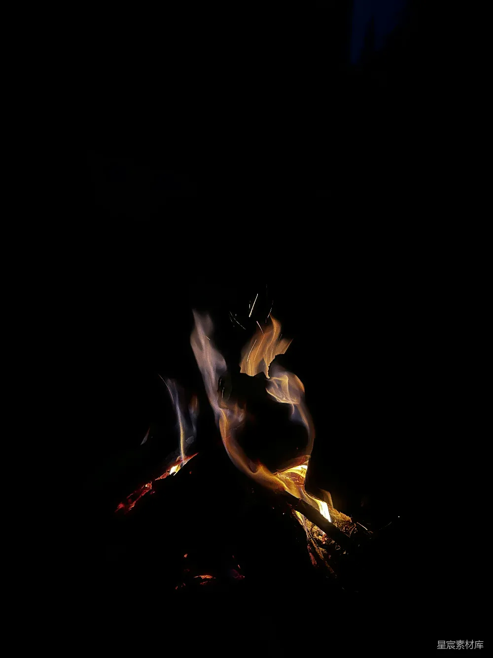高清摄影 篝火 黑暗 温暖 静谧 自然 夜幕下的篝火