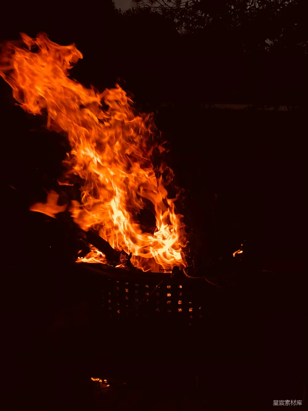 高清摄影 篝火 夜晚 温暖 户外 自然 夜晚的篝火