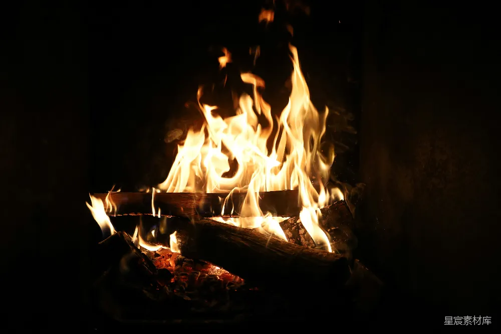 高清摄影 壁炉 火焰 温暖 夜晚 舒适 温暖的壁炉
