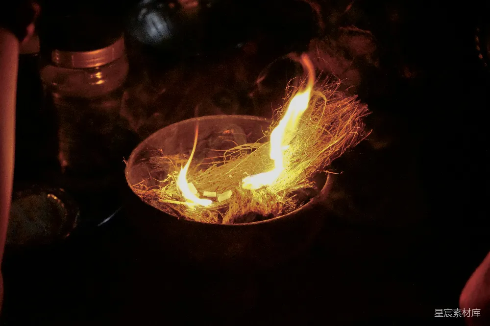 高清摄影 火光 夜晚 户外 温暖 放松 篝火之夜