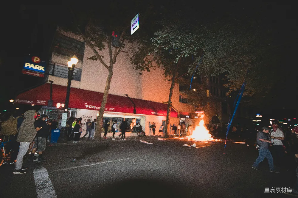 高清摄影 抗议 夜景 城市 火焰 社会 城市夜景中的抗议场景