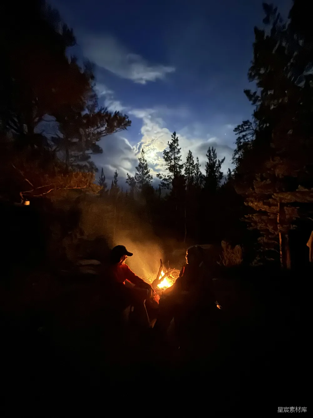 高清摄影 夜晚 篝火 户外 自然 放松 篝火夜话
