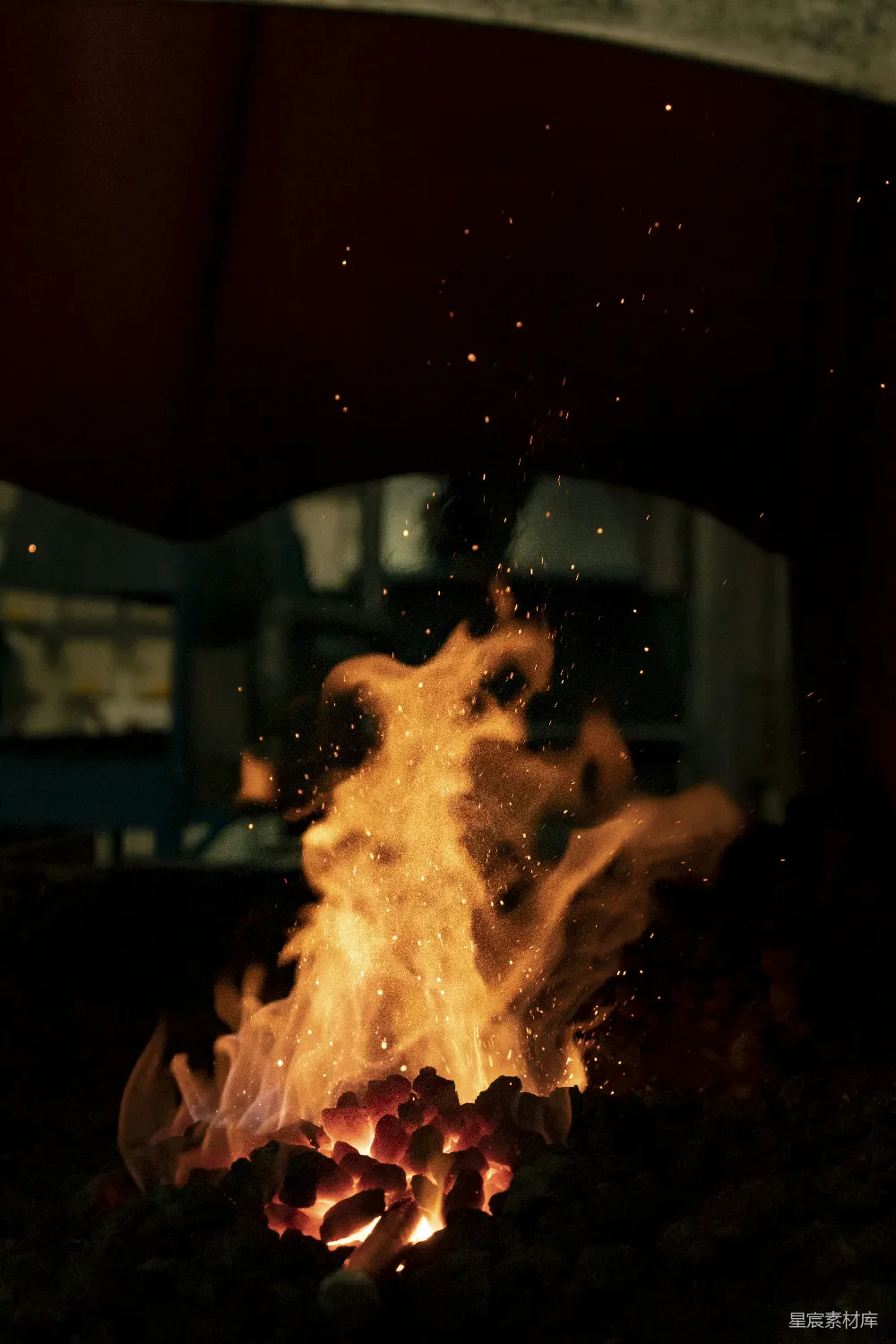 高清摄影 篝火 夜景 温暖 户外 自然 夜幕下的篝火