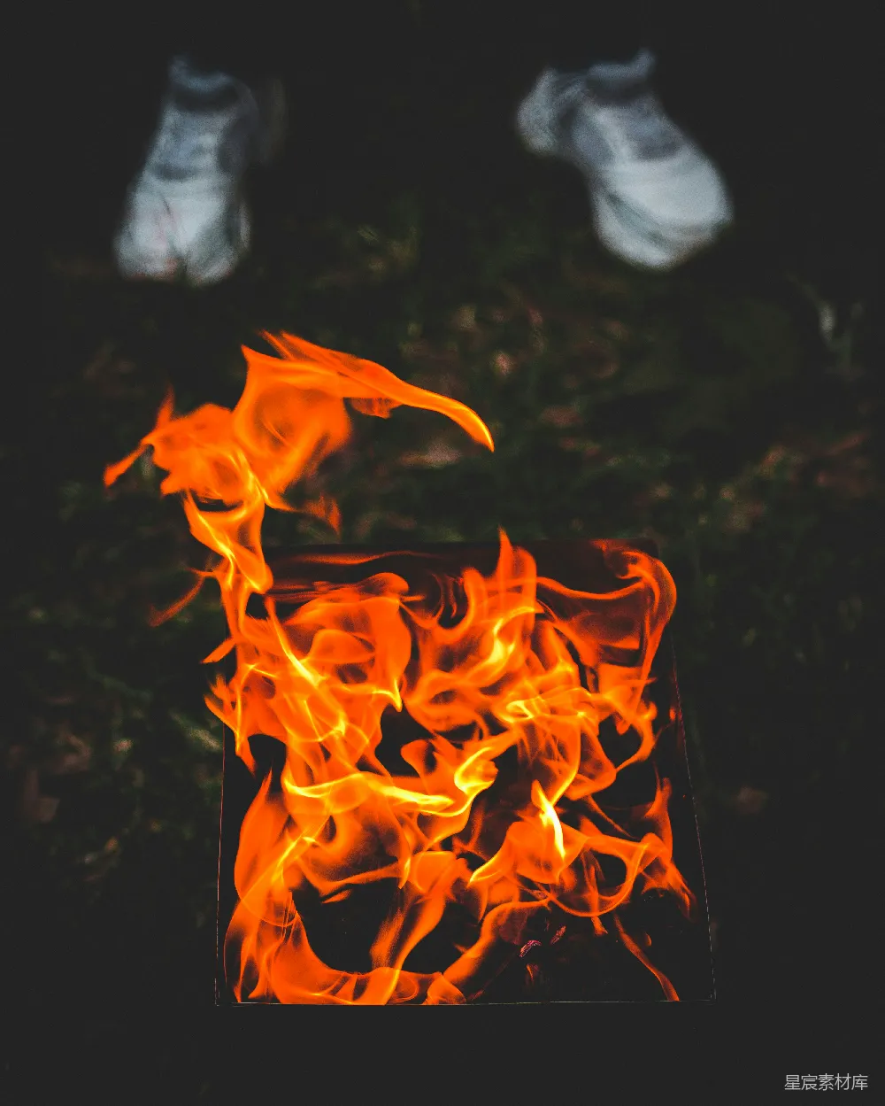 高清摄影 火焰 抽象艺术 黑暗背景 视觉冲击 艺术摄影 燃烧的方块