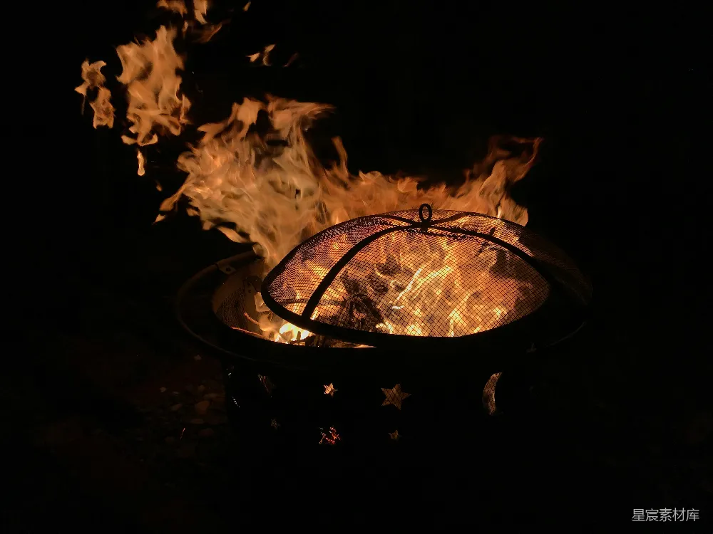 高清摄影 篝火 夜晚 户外 温暖 放松 夜幕下的篝火