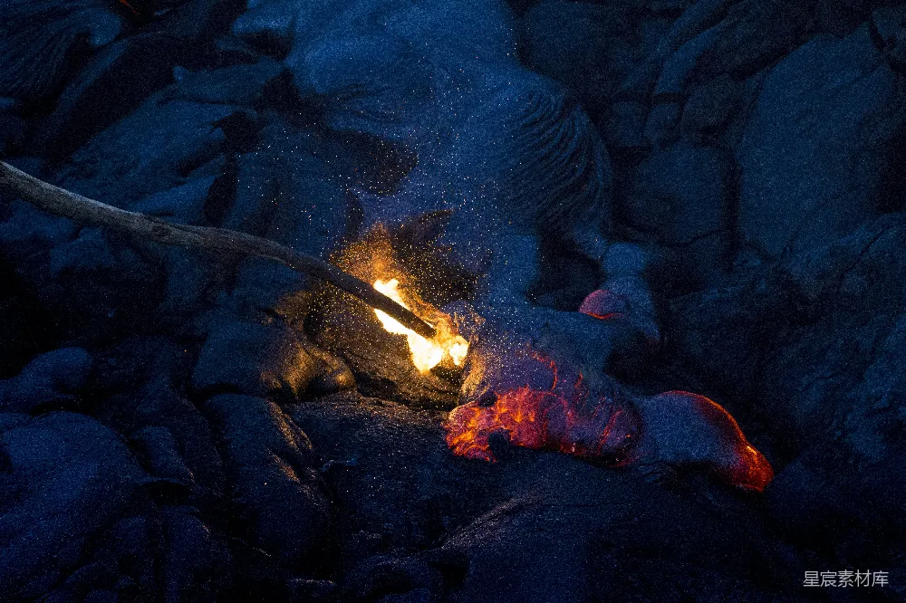 高清摄影 火山 熔岩 夜景 自然风光 地质现象 火山熔岩流下的夜晚