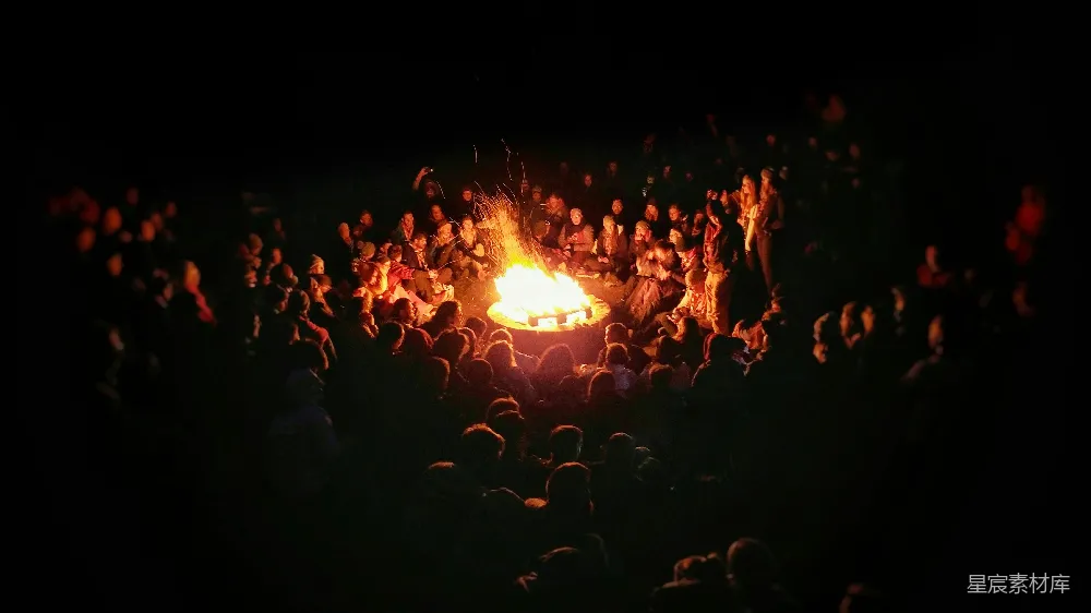 高清摄影 篝火 夜晚 聚会 户外 社交 篝火晚会