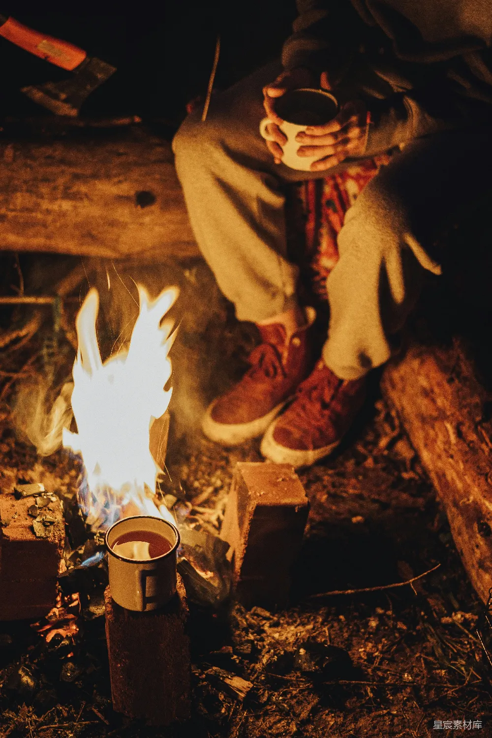 高清摄影 篝火 温暖 夜晚 户外 休闲 温馨的篝火夜晚