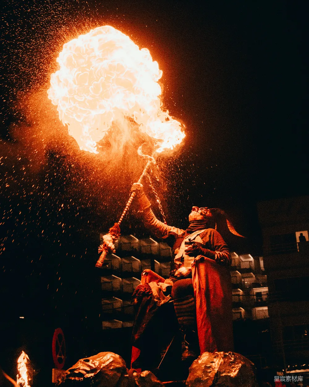 高清摄影 夜景 火焰 表演 戏剧性 魔术 夜幕下的火焰表演