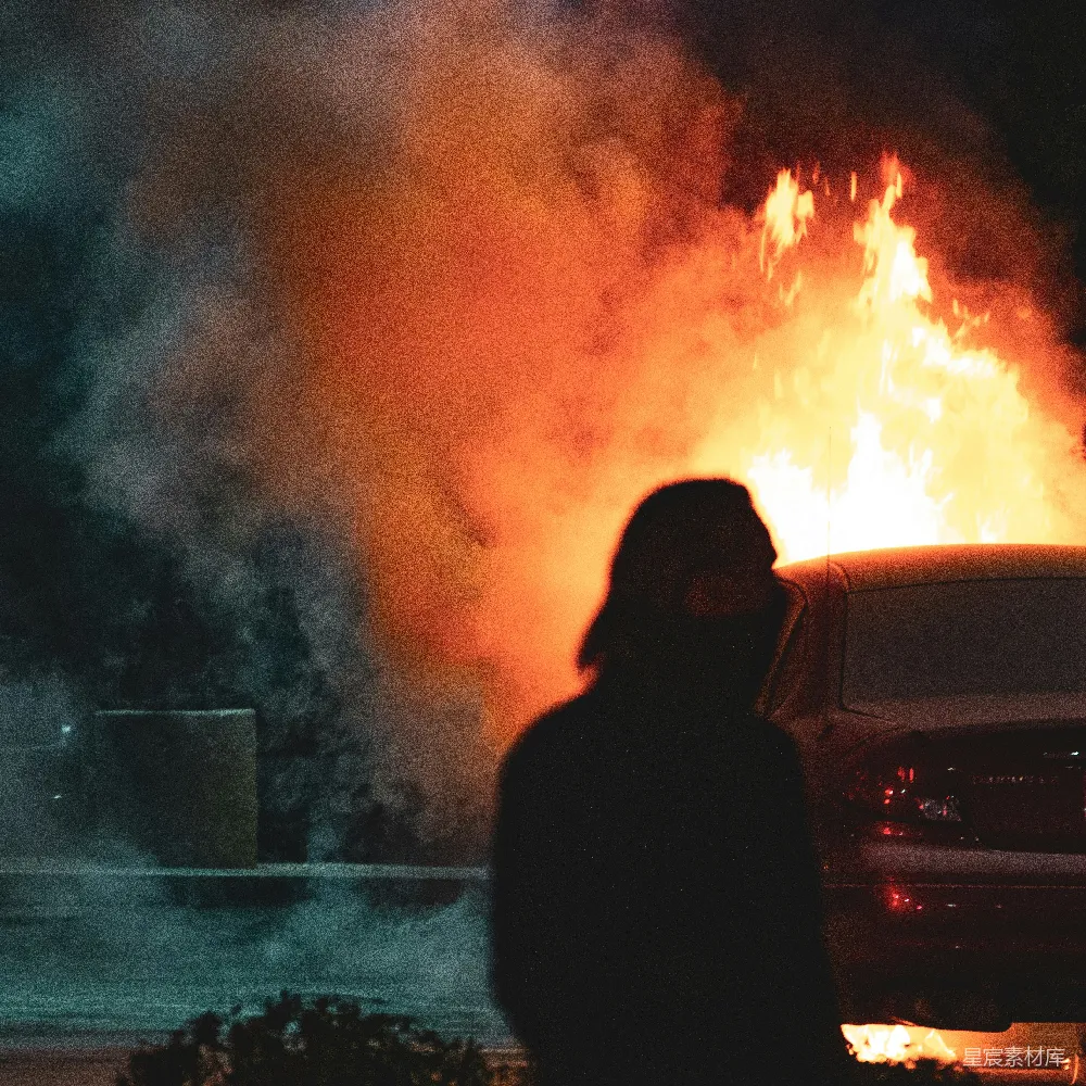 高清摄影 夜晚 火焰 车辆 孤独 城市 夜幕下的燃烧