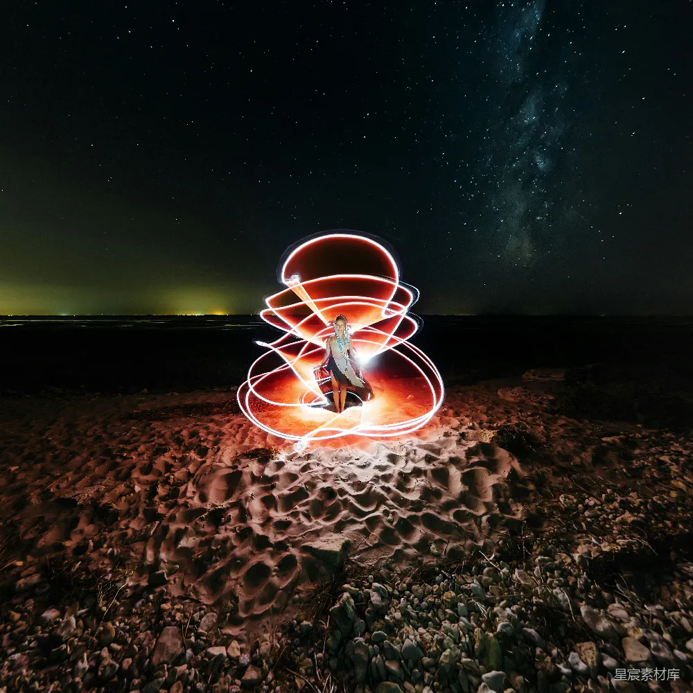 高清摄影 光绘 夜晚 星空 艺术 创意 星夜下的光绘艺术