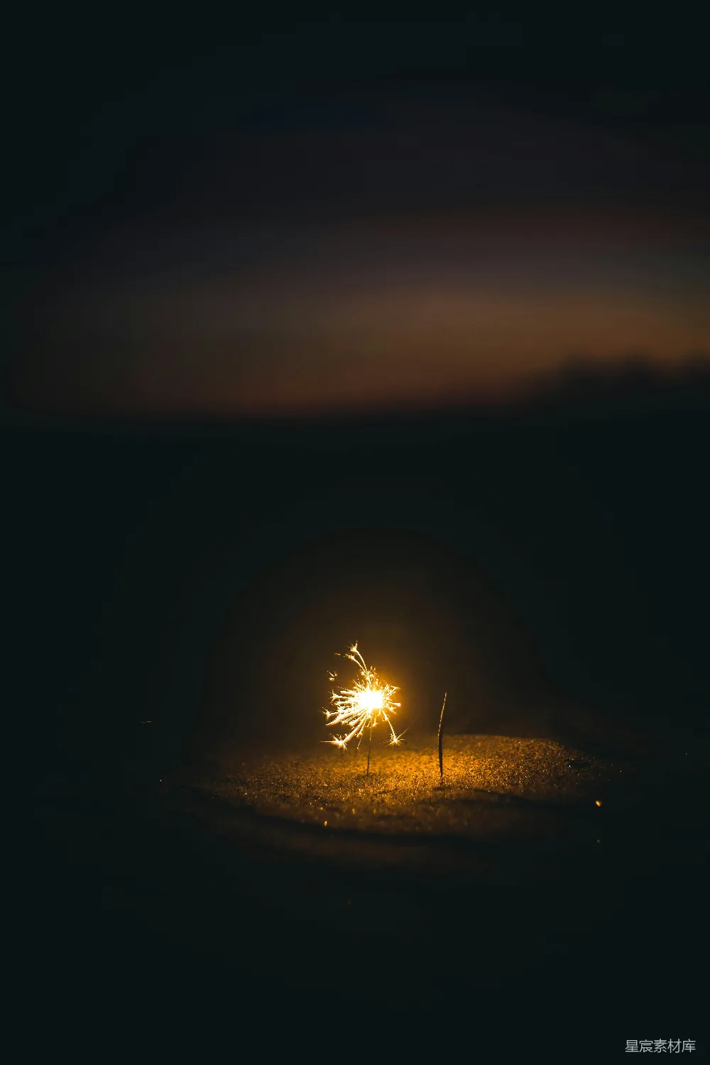 高清摄影 黑暗 火花 夜晚 宁静 自然 黑暗中的火花