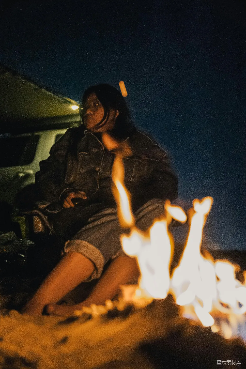 高清摄影 篝火 夜晚 放松 户外 自然 篝火旁的夜晚