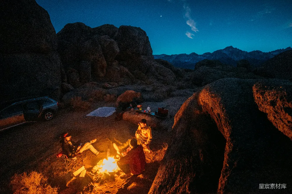 高清摄影 露营 篝火 夜晚 自然 户外 篝火旁的夜晚露营