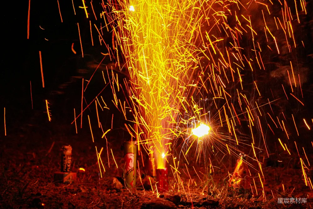 高清摄影 烟花 夜景 节日气氛 庆祝 动态效果 夜空下的烟花绽放