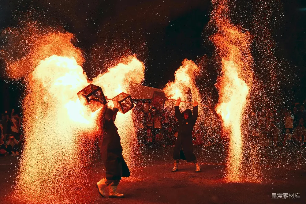 高清摄影 火焰表演 夜间活动 艺术表演 烟火表演 文化活动 火焰表演：激情点燃黑夜