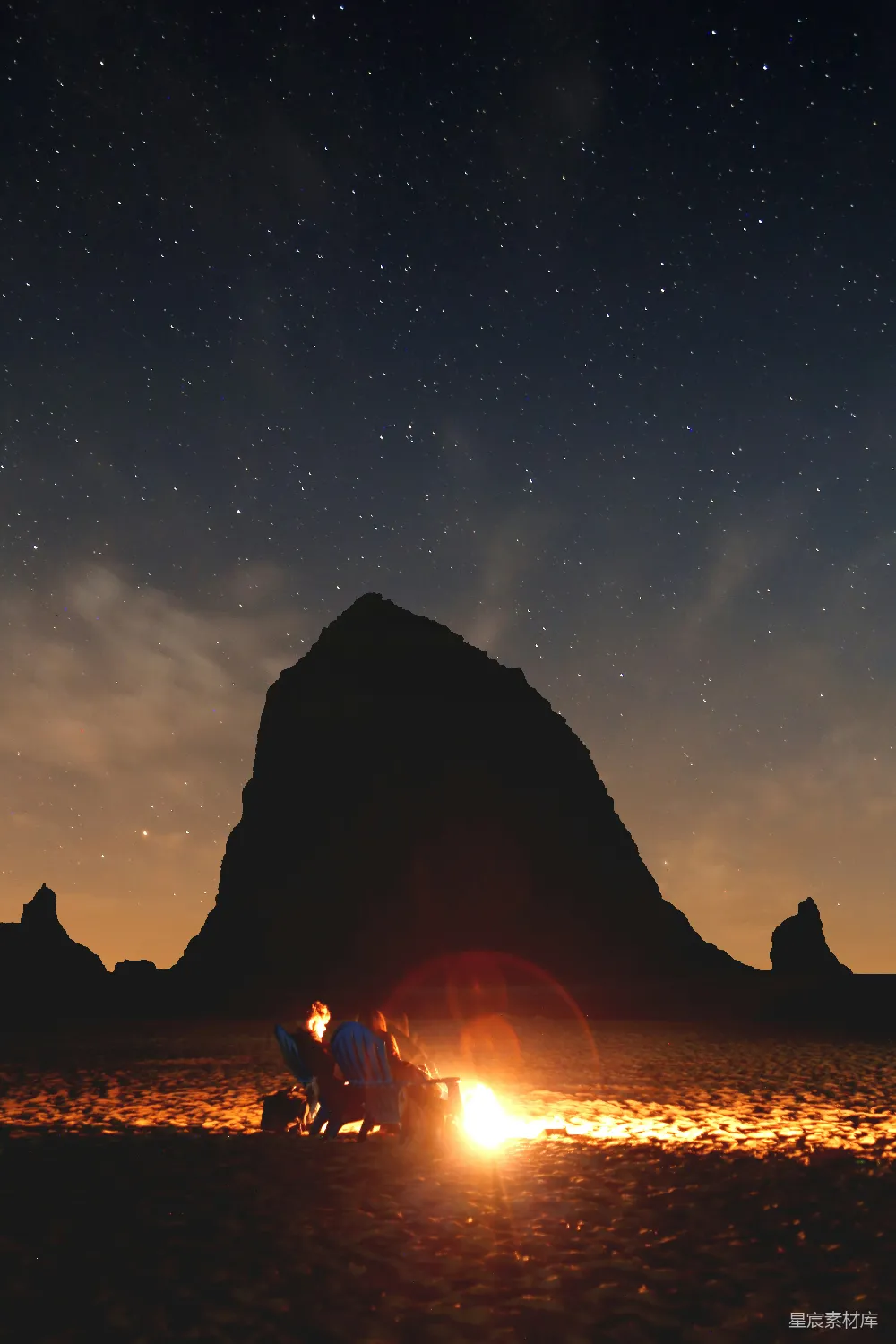 高清摄影 自然风光 夜晚 浪漫 户外 宁静 星空下的篝火时光