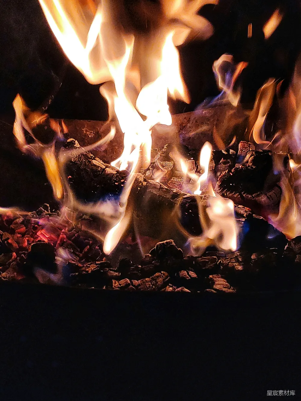 高清摄影 篝火 温暖 夜晚 自然 放松 温暖的篝火