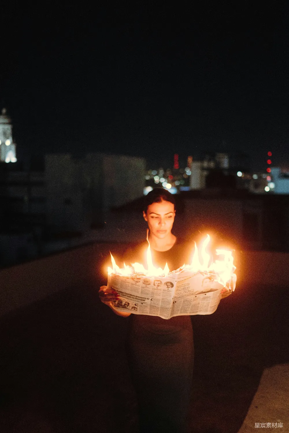 高清摄影 夜景 火焰 阅读 城市 艺术 夜色中的灼烧时刻