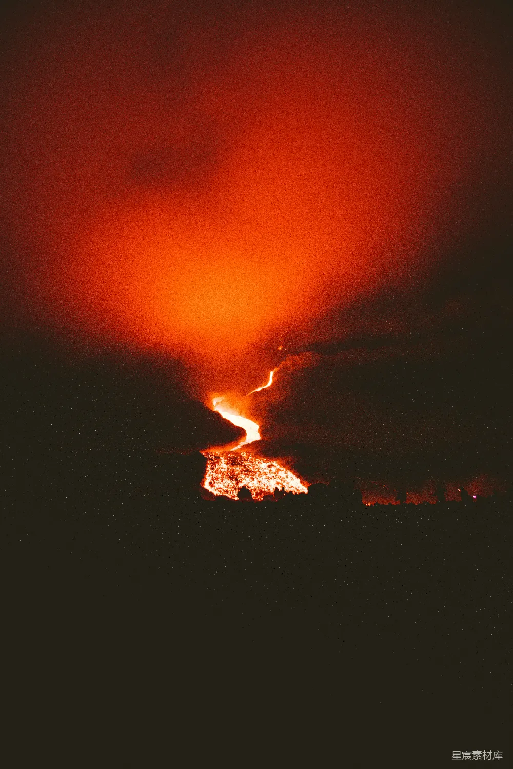 高清摄影 火山 自然景观 夜景 壮观 地质现象 火山喷发的壮观之夜
