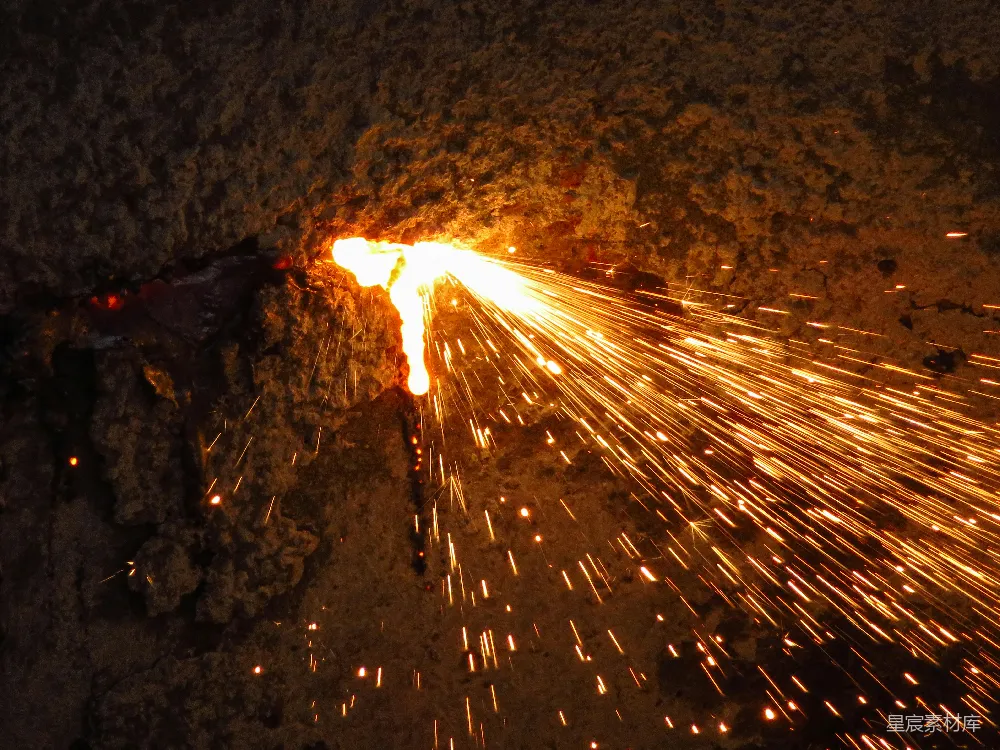 高清摄影 熔岩 自然现象 夜间 壮观 火山 熔岩喷发的壮观景象
