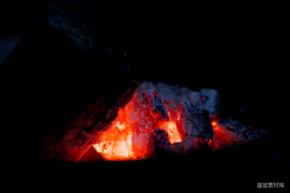 高清摄影 篝火 夜景 温暖 黑暗 静谧 夜幕下的篝火
