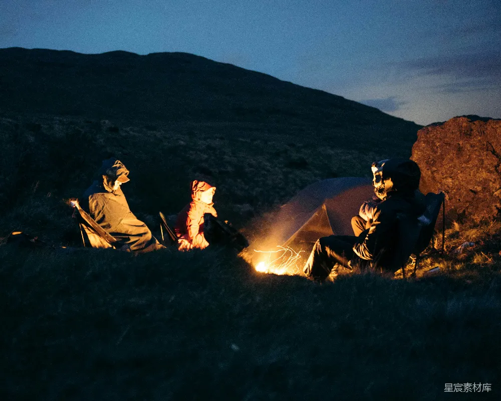 高清摄影 露营 篝火 户外 夜晚 旅行 篝火旁的露营夜