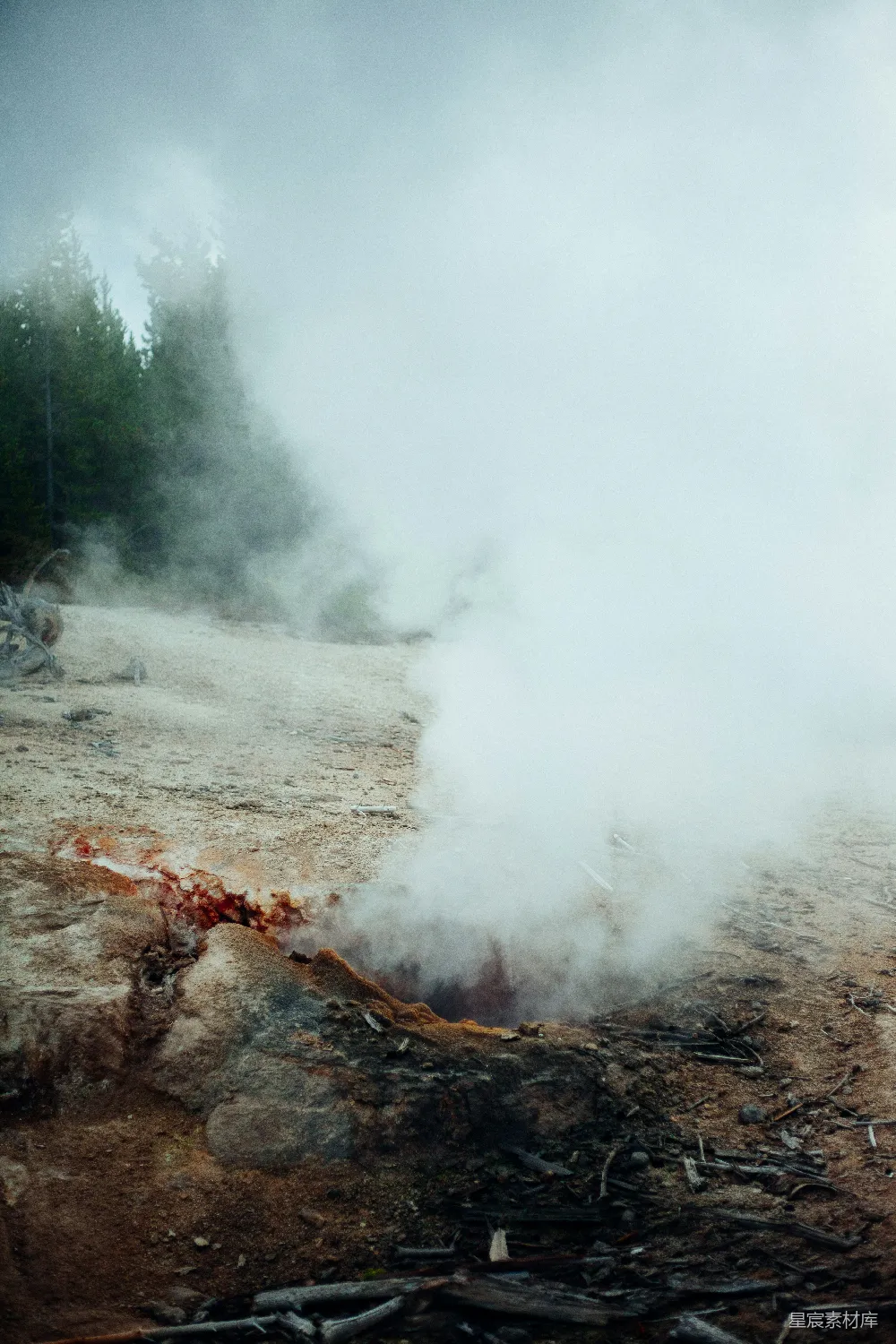 高清摄影 火山口 蒸汽 自然景观 地质现象 户外探险 蒸汽缭绕的火山口