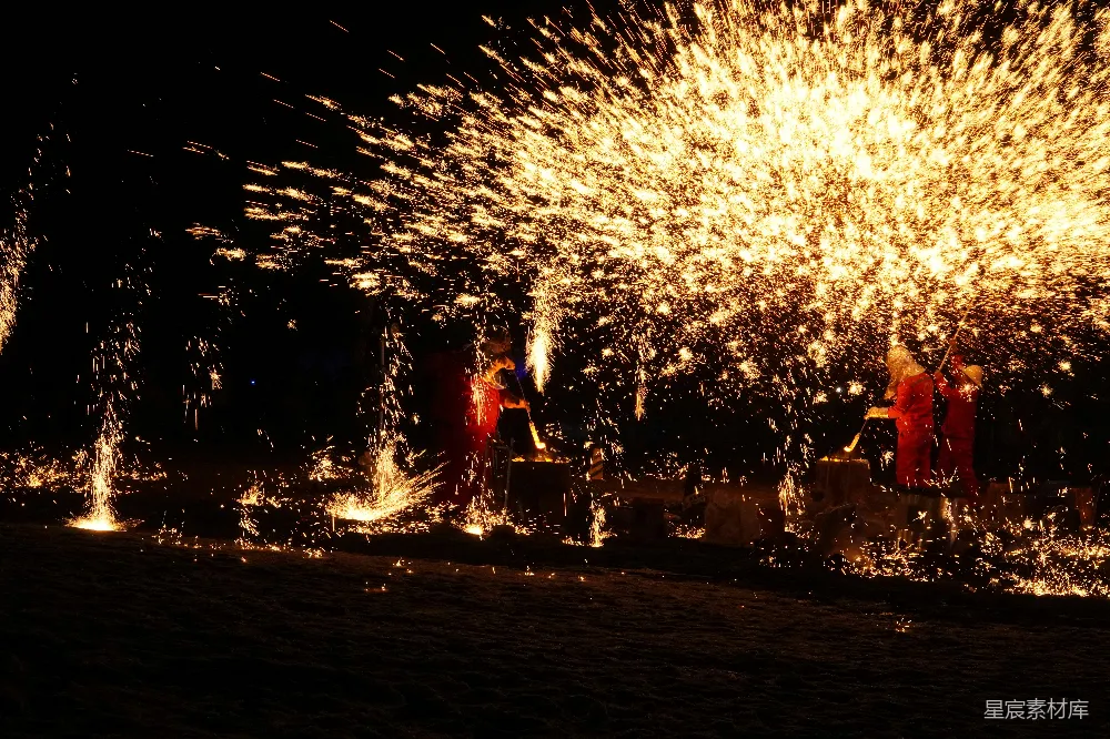 高清摄影 烟花 节日 夜景 庆祝 烟火表演 夜空下的火花表演