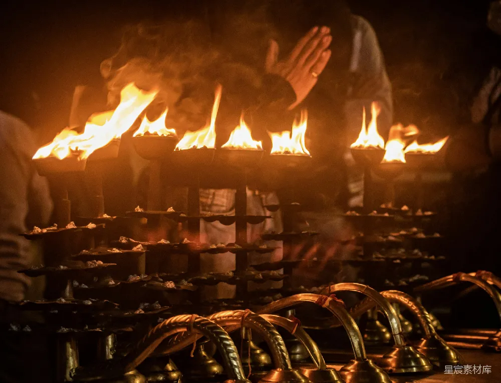高清摄影 宗教仪式 香火 祈祷 传统 宗教 宗教仪式中的香火与祈祷