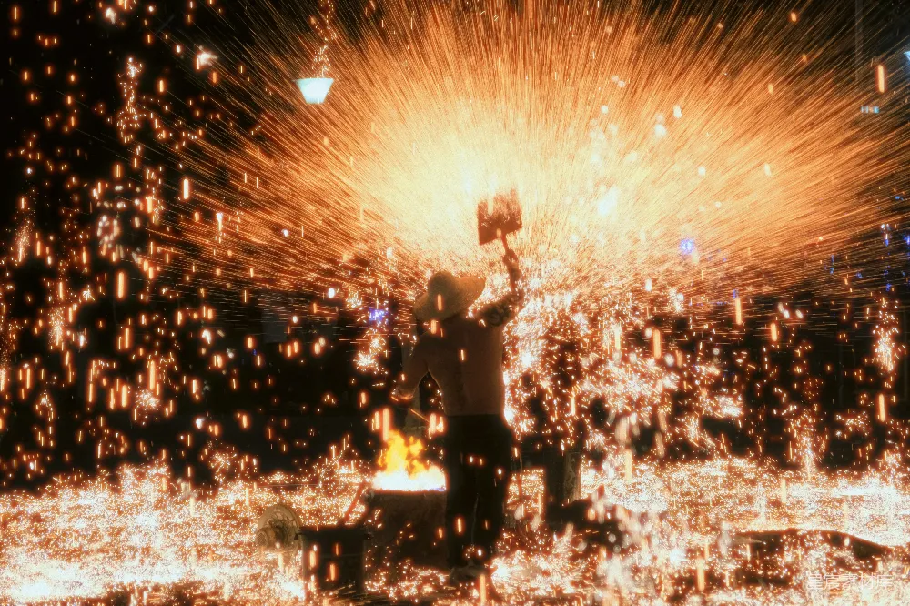 高清摄影 烟花 剪影 节日 夜景 庆祝 璀璨烟花下的剪影