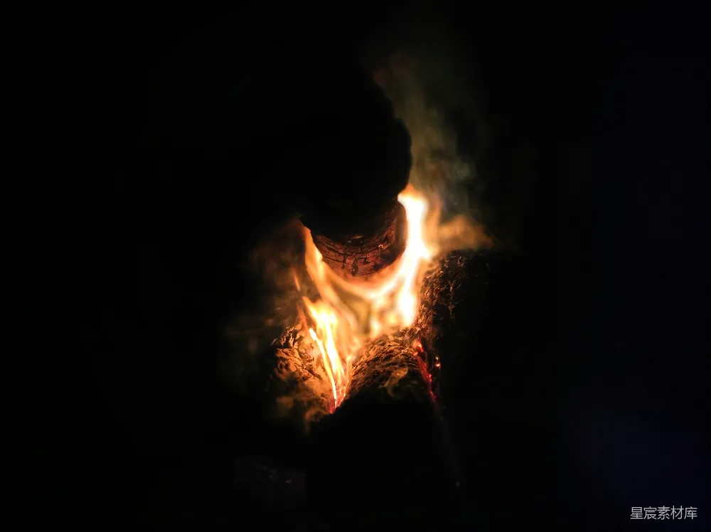 高清摄影 篝火 黑暗 温暖 户外 宁静 夜晚的篝火