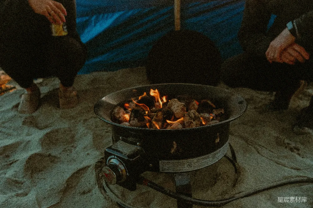 高清摄影 篝火 夜晚 户外活动 休闲 温暖 篝火旁的夜晚